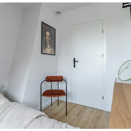 Cinderella - 5 Minutes To Old Town