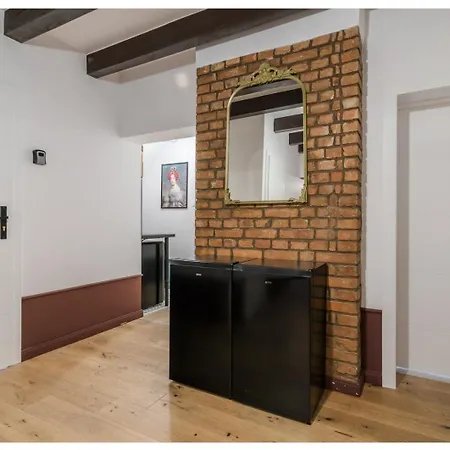 Cinderella - 5 Minutes To Old Town Δωμάτια σε οικογενειακή κατοικία